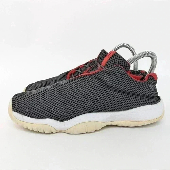 Air Jordan Future Low (BG) Big Kid's Shoes - 5.5 - Picture 5 of 10